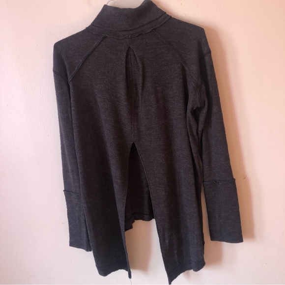 ❤️Free People We The Free Split Back Grey Turtleneck Sweater Back Slit Small P - Picture 8 of 13
